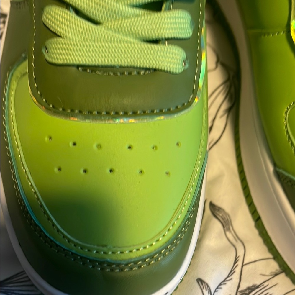 Green woman’s Shoes - Picture 2 of 10